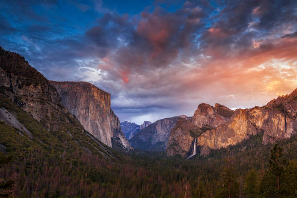 istock Yomeite's Tunnel View at Sunset 1133724883