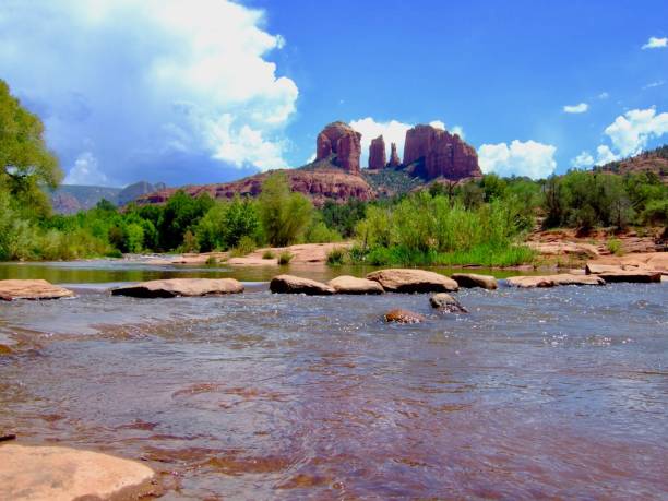american nature / sedona, red rock e vortex.cathedral rock. - sedona arizona tourist resort vortex foto e immagini stock