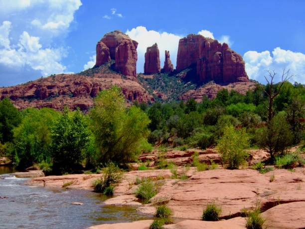 american nature / sedona, red rock e vortex.cathedral rock. - sedona arizona tourist resort vortex foto e immagini stock