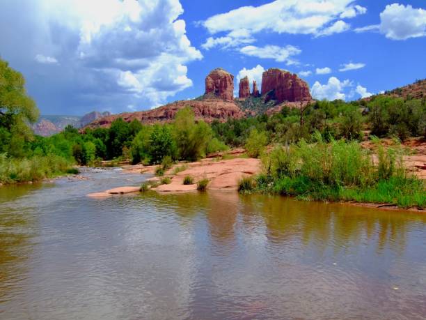 american nature / sedona, red rock e vortex.cathedral rock. - sedona arizona tourist resort vortex foto e immagini stock