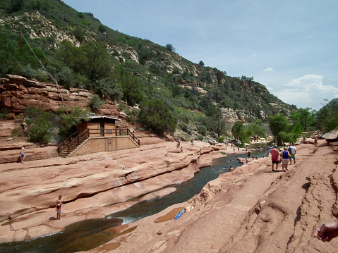 About two hours by car from Phoenix, capital of Arizona. It is also called RED Rock County in the town surrounded by unique red sandstone. There are also many power spots, it is also a health resort and tourist spot.