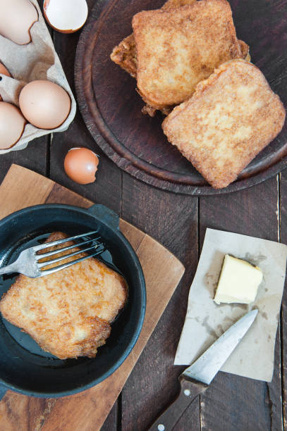 preparação de torradas francesas - french toast toast coffee bread - fotografias e filmes do acervo