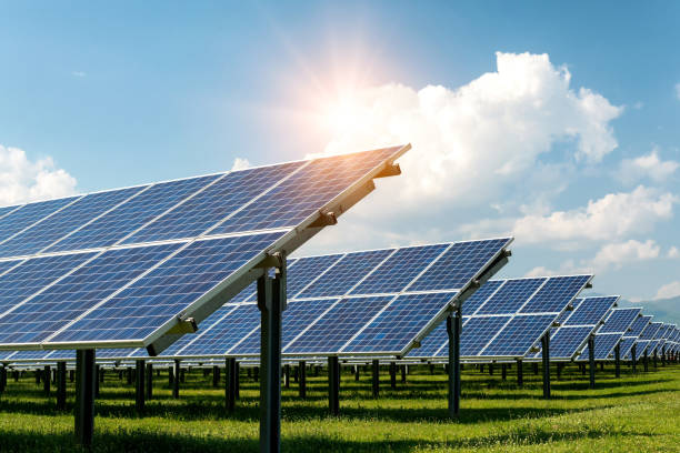 panneau solaire, photovoltaïque, source d'électricité alternative-concept de ressources durables - énergie solaire photos et images de collection