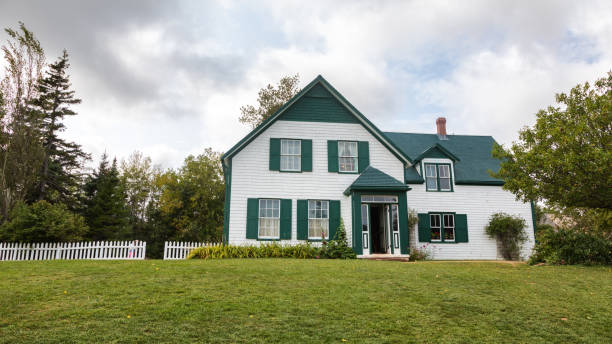 Exterior of the Green Gables house Prince Edward Island, Canada - 11 Sept 2017: This house is the setting for the famous novel Anne of Green Gables, by L.M Montgomery, and is the early home of the main protagonist, Anne Shirley. lucy maud montgomery photos stock pictures, royalty-free photos & images