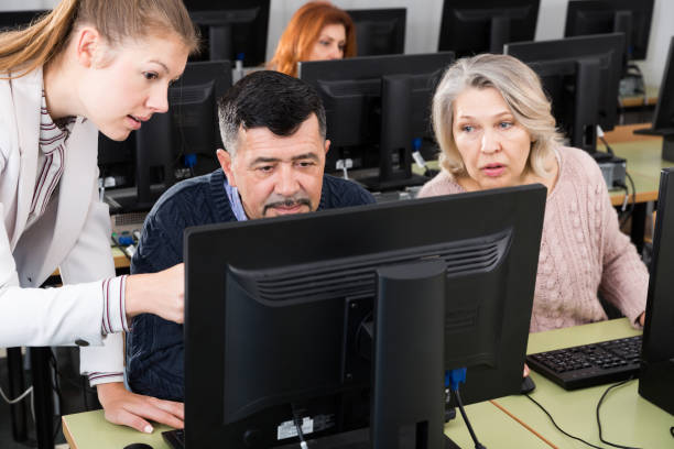 istock Business woman explaining something to coworkers, pointing at computer 1133754825