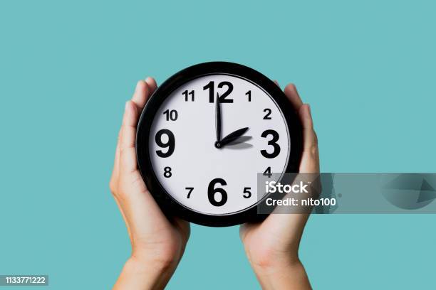 Saat Geri Veya Ileriye Doğru Ayarlı Stok Fotoğraflar & Saat türleri‘nin Daha Fazla Resimleri - Saat türleri, Yaz saati uygulamasına, Zaman