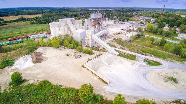 istock The limestone factory and the railways 1133773230