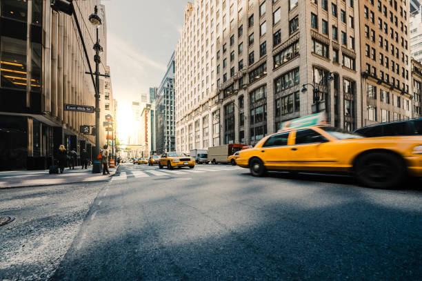 ny 市交通 - taxi transportation motion city ストックフォトと画像