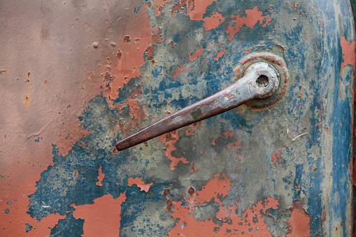 Handle for old metal door