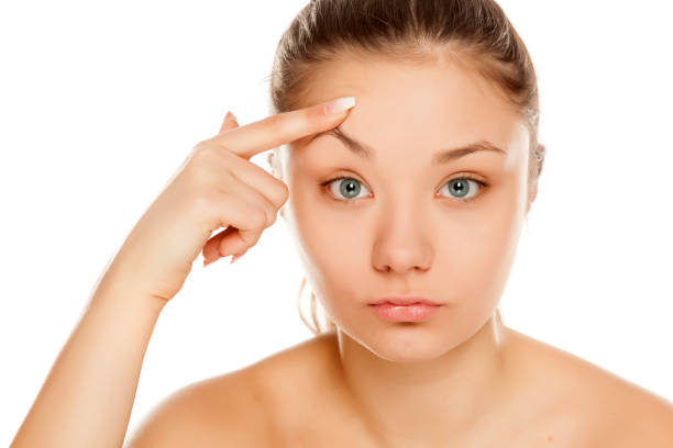 istock young girl lifted her eyebrow on white background 1133781850
