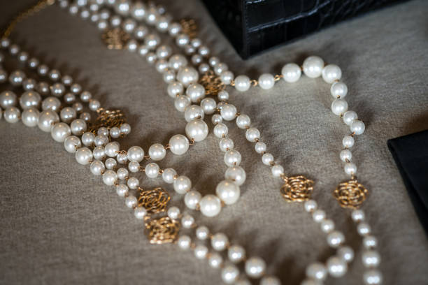 элегантная жемчужина жемчужного ожерелья - jewelry antique pearl gem стоковые фото и изображения