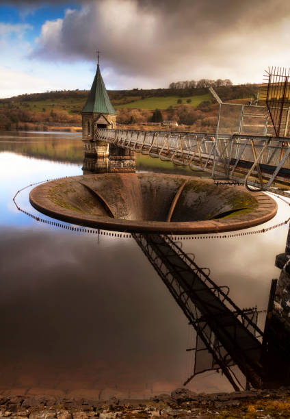 The overflow at Pontsticill reservoir Pontsticill Reservoir on the Taf Fechan river, partly in the county of Powys and partly in the county borough of Merthyr Tydfil, South Wales, UK merthyr tydfil stock pictures, royalty-free photos & images