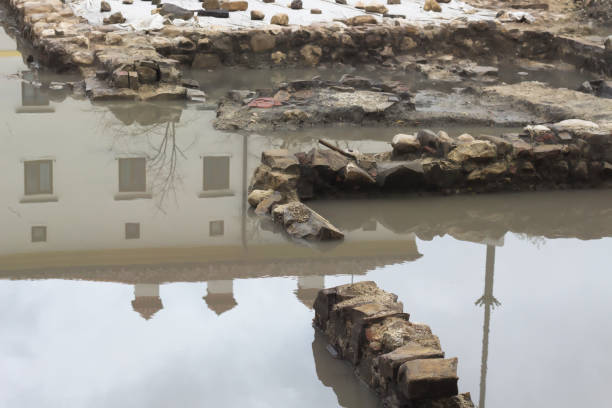 istock House´s Reflection in Flooded Water 1133789333