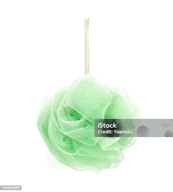 Photo libre de droit de Éponge De Douche De Maille Aka Bain Puff Bain Corps Scrubber Loofah Sur Fond Blanc banque d'images et plus d'images libres de droit de Louffa