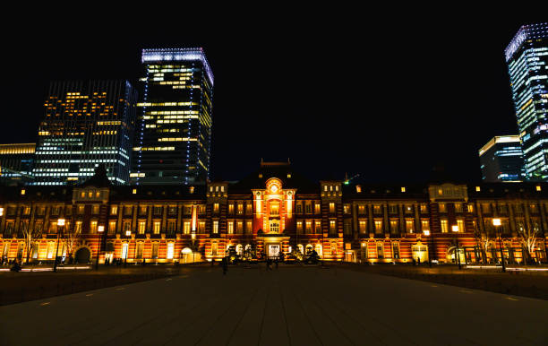 night view of tokyo station in japan - tokyo station railroad station chiyoda ward building exterior imagens e fotografias de stock