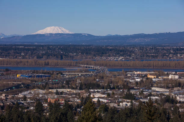 istock Mt. st helens view from Portland 1133848631