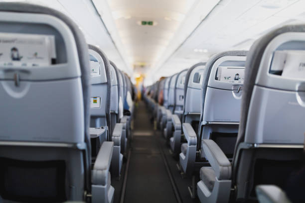 航空旅客座席と通路 - commercial airplane airplane cabin passenger ストックフォトと画像