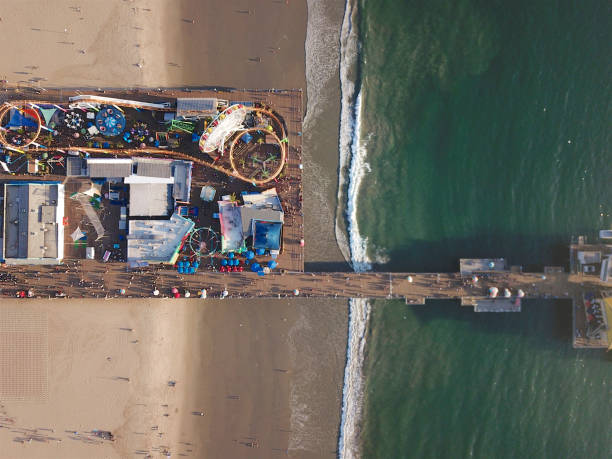 산타 모니카 부두 &gt; 놀이 공원의 공중 보기. - santa monica pier city of los angeles los angeles county aerial view 뉴스 사진 이미지