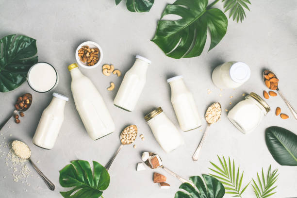 безмолочный заменитель молока напитки и ингредиенты - soybean merchandise soy milk milk стоковые фото и изображения