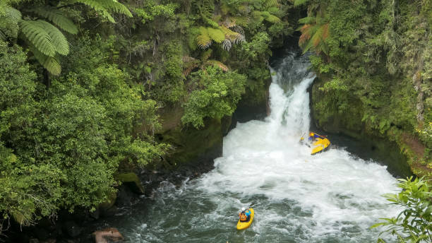 raft caught in new zealand's tutea falls an inflatable raft is caught in new zealand's tutea falls on the north island of new zealand rotorua stock pictures, royalty-free photos & images