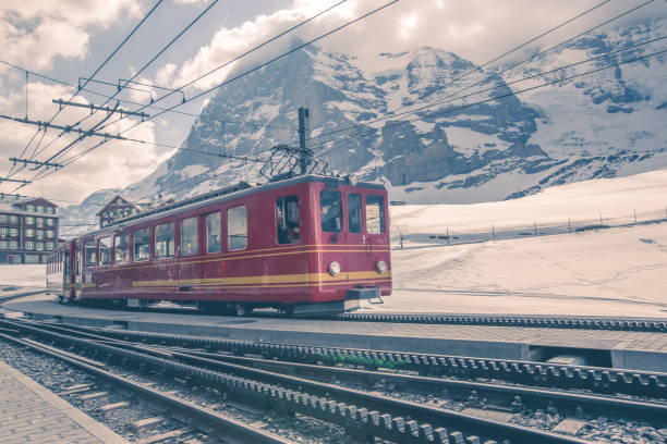 jungfraujoch train at kleine scheidegg station - wengen, switzerland - jungfrau train winter wengen stock-fotos und bilder