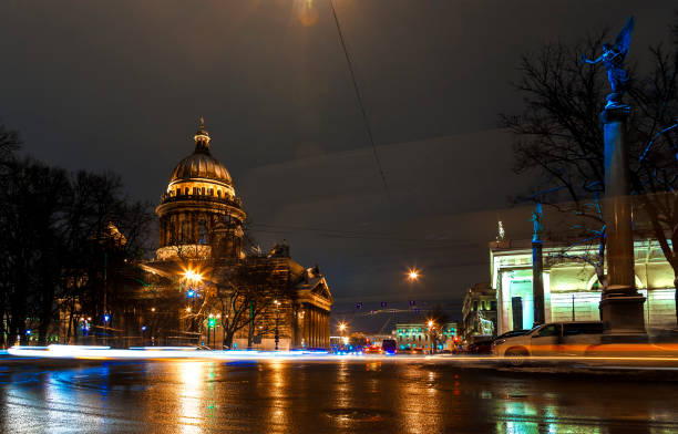 st.petersburg, st. isaac's square, st. isaac's cathedral in the evening - image - st isaacs cathedral imagens e fotografias de stock