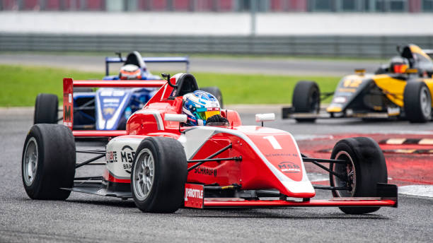 istock Men driving formula racing cars 1133992324