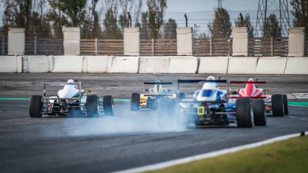 istock Men driving formula racing cars 1133992397