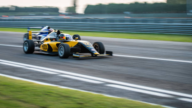 istock Men driving formula racing cars 1133992406