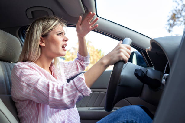 upset driver caught in unpleasant situation - beautiful female displeased furious imagens e fotografias de stock