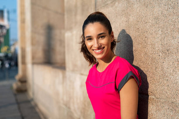 istock Sporty woman leaning on wall 1134003631