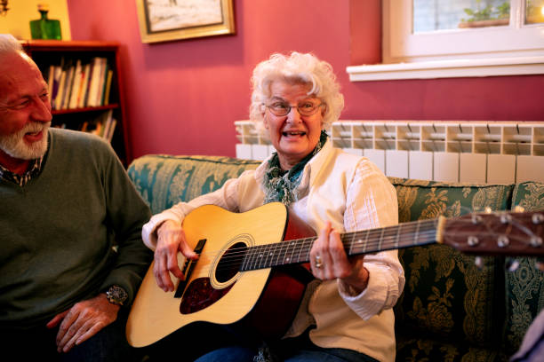 istock Seniors explaining how they still know to party 1134026290