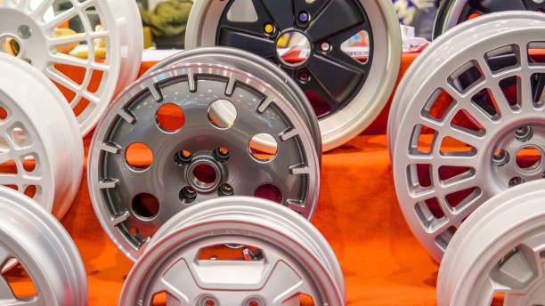istock The ring of the tires on the display 1134046915