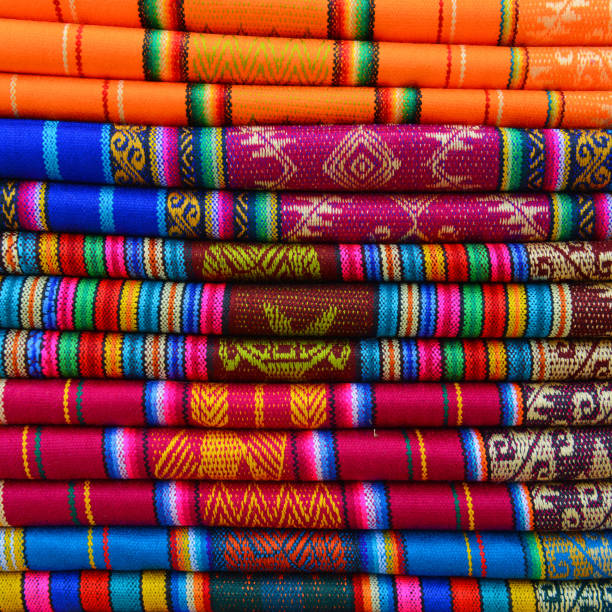 andes textiles in otavalo, ecuador - bedding merchandise market textile stock-fotos und bilder