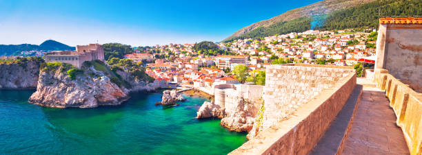 dubrovnik bay and historic walls panoramic view - ploce imagens e fotografias de stock