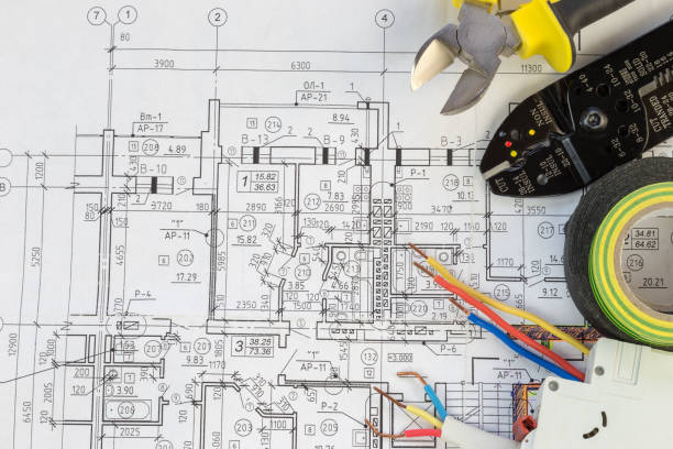 計画に基づいて配置された電気部品の静物 - house diagram ストックフォトと画像