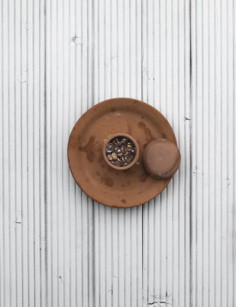 brown pottery on a white wooden table - кувшин imagens e fotografias de stock