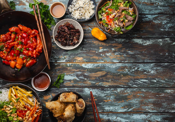 ассорти китайских блюд - sweet and sour chicken chicken rice vegetable стоковые фото и изображения