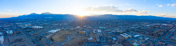 boulder colorado city sunset vista panoramica flatirons mountain landscape - flatirons colorado boulder mountain range foto e immagini stock