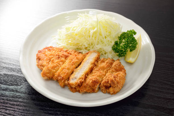 gebratenes schweinefleisch. - tonkatsu stock-fotos und bilder