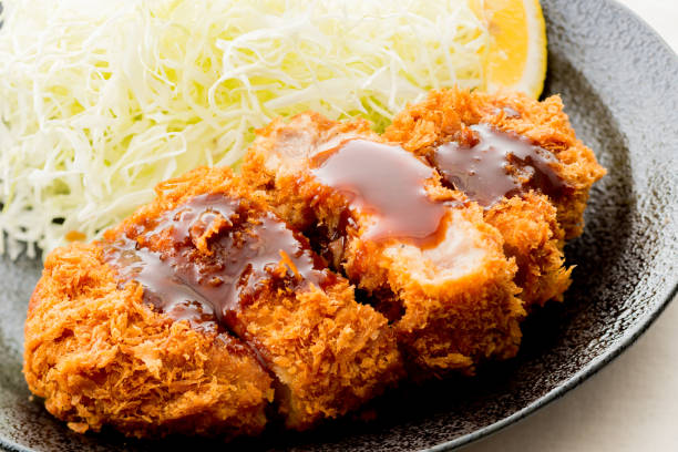 cotoletta di maiale impanato. - tonkatsu foto e immagini stock