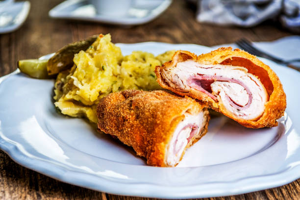 traditionelles cordon bleu - cordoning stock-fotos und bilder