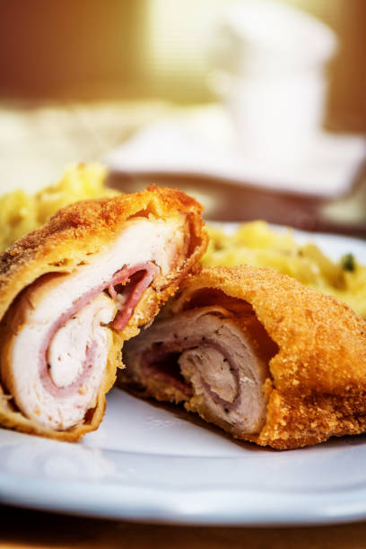 traditionelles cordon bleu - cordoning stock-fotos und bilder