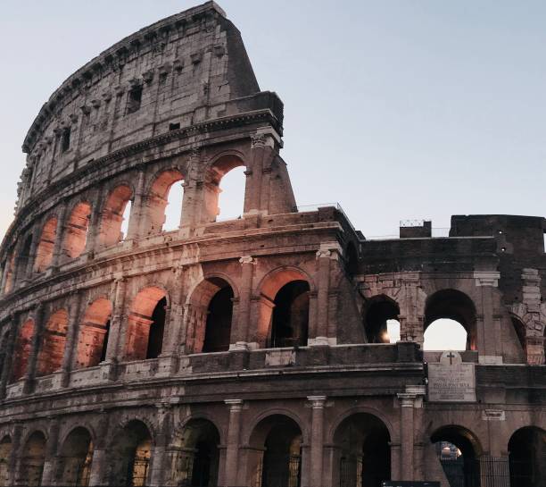 roman colosseum - rome ancient rome skyline ancient imagens e fotografias de stock