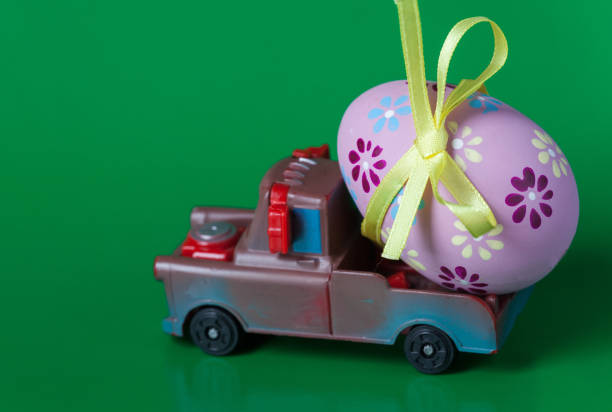 istock Easter egg on the car a green background 1134185187
