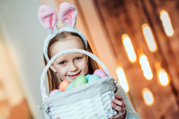adoro celebrar a páscoa! - face paint child paint rabbit - fotografias e filmes do acervo