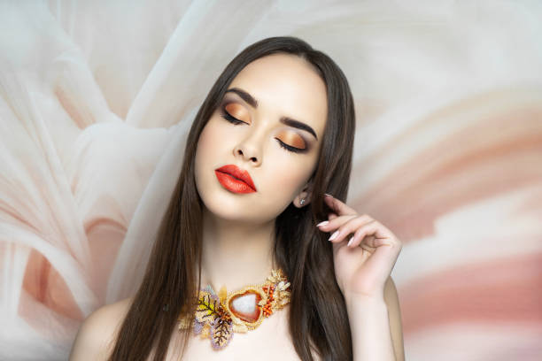 осень массивные бисер ожерелье - making human hair human face cosmetics стоковые фото и изображения