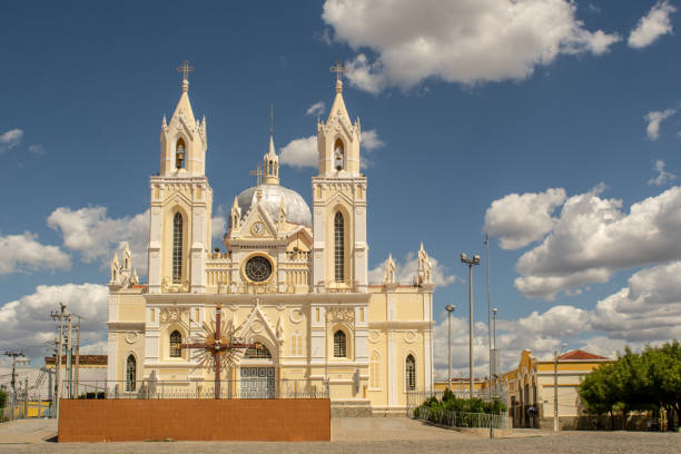 basilique de saint françois de chagas, romaria de canindé - romaria photos et images de collection