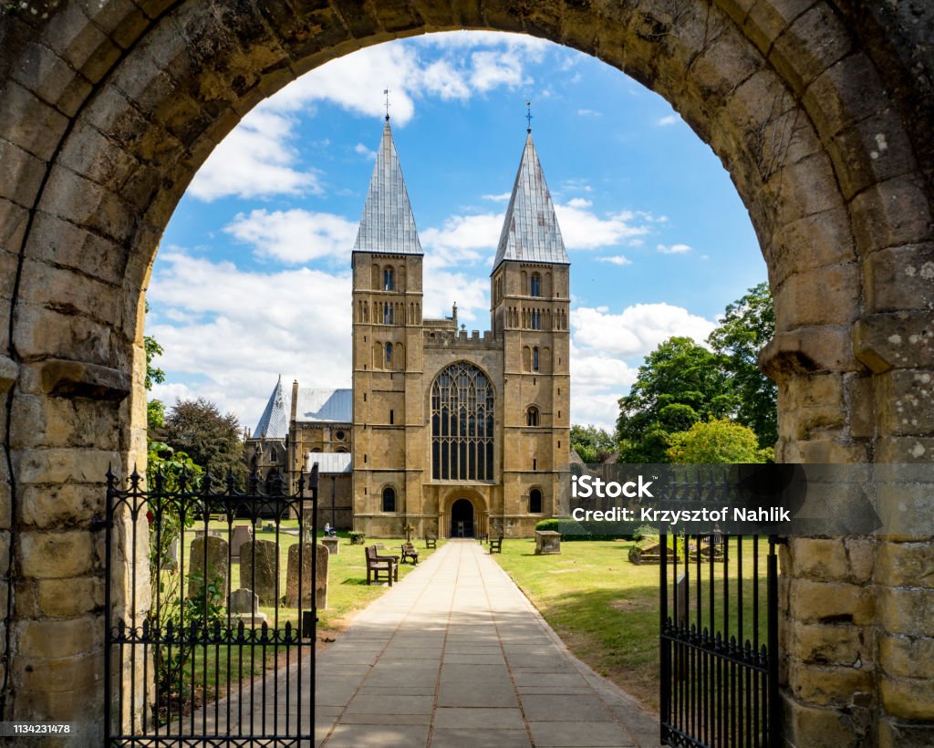 Southwell Mister, Romanesque Cathedral and gate Southwell Mister and Romanesque Cathedral in Nottinghamshire, England, UK, viewed through the arcade of the main entry gate Nottingham Stock Photo