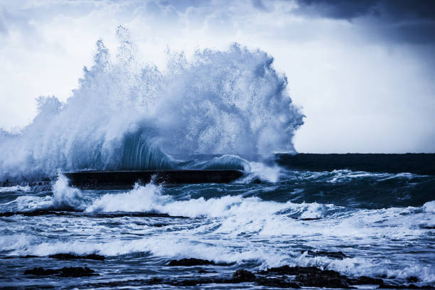 onde tempestose dell'oceano - hurricane storm natural disaster nature foto e immagini stock